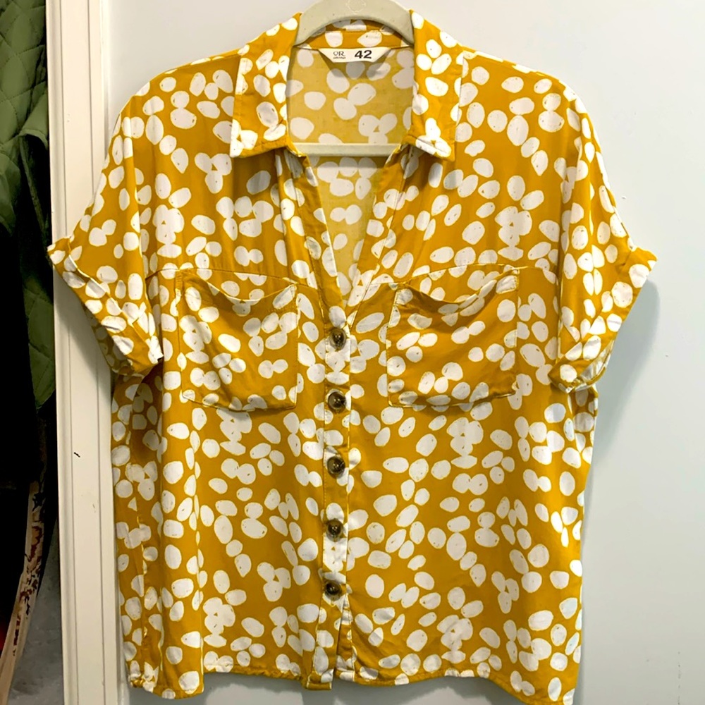 Women’s yellow and white patterned short sleeve button down